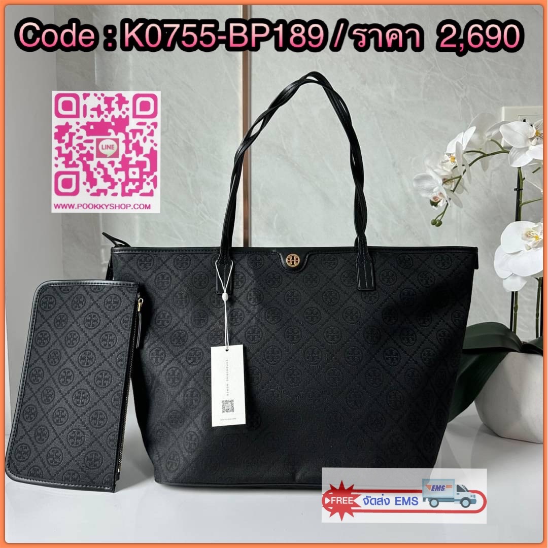 TORY BURCH T MONOGRAM ZIP TOTE (ใบใหญ่) 🔖กระเป๋าทรงโท้ทพร้อมกระเป๋าใบเล็ก 🔖วัสดุผ้าแจ็คการ์ดตัดขอบหนังแท้ 🔖เปิด-ปิดด้วยซิป 🔖ภายในกว้าง มีช่องซิปอีก1ช่อง 🔖หูหิ้วในตัว 🔖กระเป๋าใบเล็กสามารถถอดออกได้ ถือเป็นคลัต