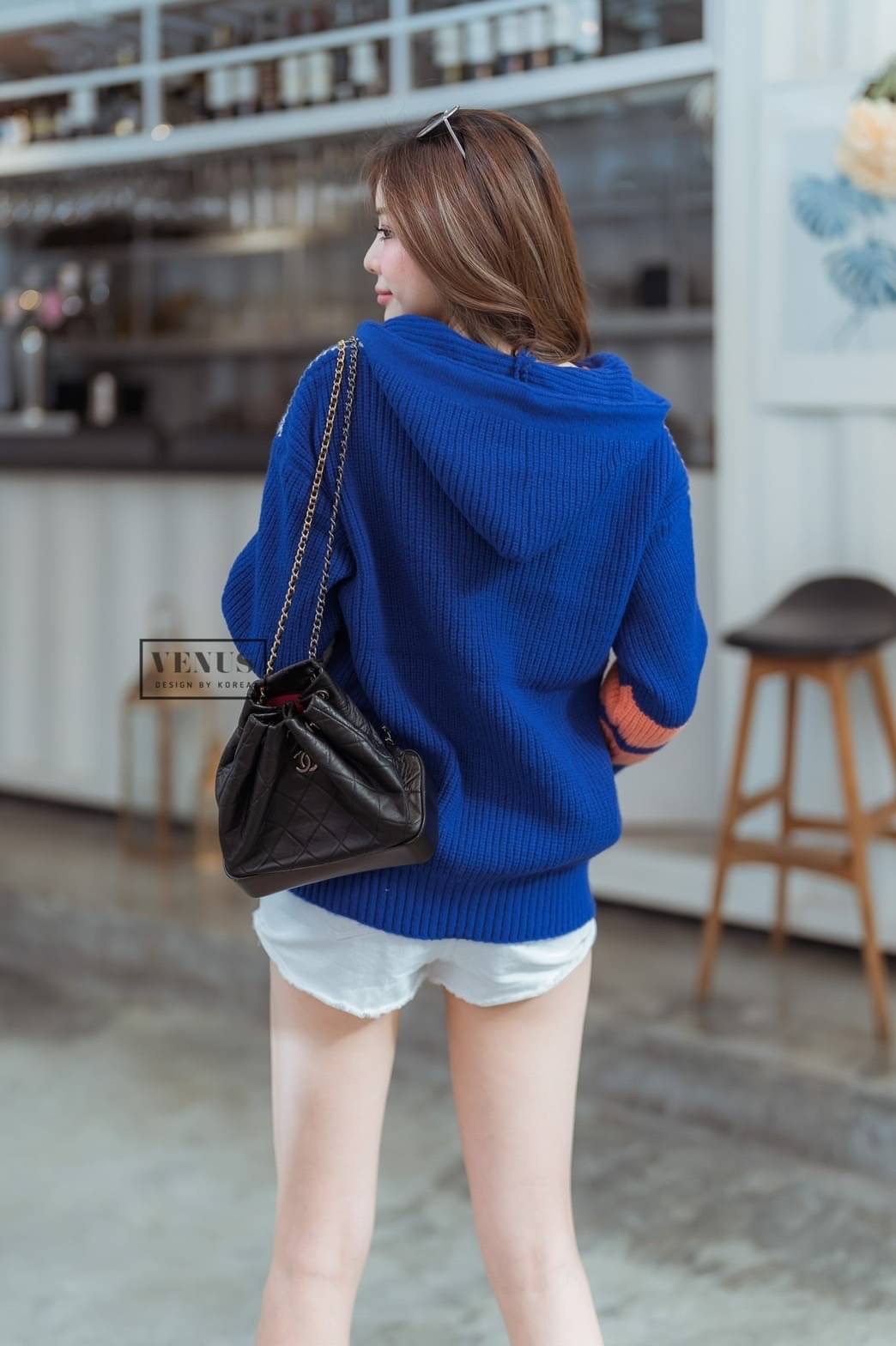 Restock 💙💙💙💙 I'm Lady By Venus เสื้อคลุมแขนยาวผ้าทอนุ่ม ด้านหลังแต่งฮูดอย่างดี งานถักสวยมากๆนะคะ สามารถใส่เป็นเสื้อคลุม หรือ เป็นเสื้อเดี่ยวๆก็น่ารักคะ