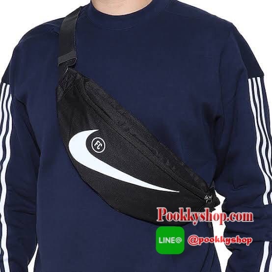 NIKE HERITAGE HIP PACK รุ่น BA6110-011 กระเป๋าทรงคาดเอวและคาดหน้าอกสไตล์สปอร์ต เปิดปิดด้วยซิปคู่ ภายในใส่กระเป๋าสตางค์ยาวได้ ด้านหน้าสกรีนตามลายต่างๆของนักออกแบบชื่อดังสาย มีคาดปรับความยาวได้ฟรีไซส์ น้ำหนักเบา เป็นกระเป๋าที่เปิดกว้างหาของได้ง่าย และใช้ได้