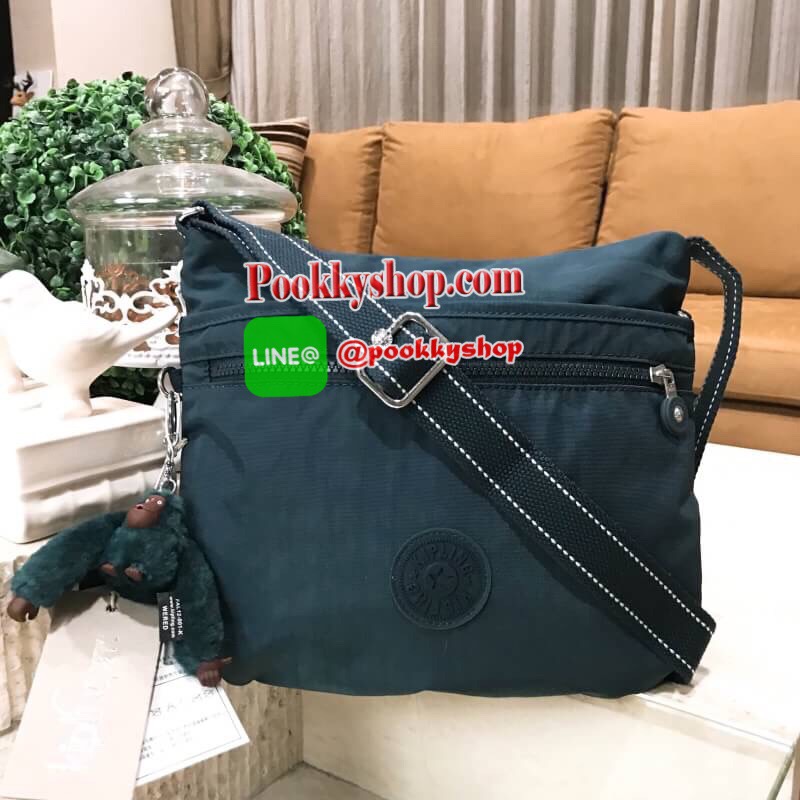 พร้อมส่งรุ่นยอดนิยม! KIPLING ART O SHOULDER BAG กระเป๋าสะพายรุ่นใหม่ล่าสุดวัสดุ Nylon+Polyester 100% เปิดปิดด้วยซิปสะดวกใช้ หัวซิปเเบรนด์ ภายในมีช่องซิป ช่องใส่มือถือและสายคล้องพวงกุญแจ ด้านหน้ามี2ช่องซิป ด้านหลังมี1ช่องซิป พร้อมสายสะพายยาวเลื่อนปรับได้จะ
