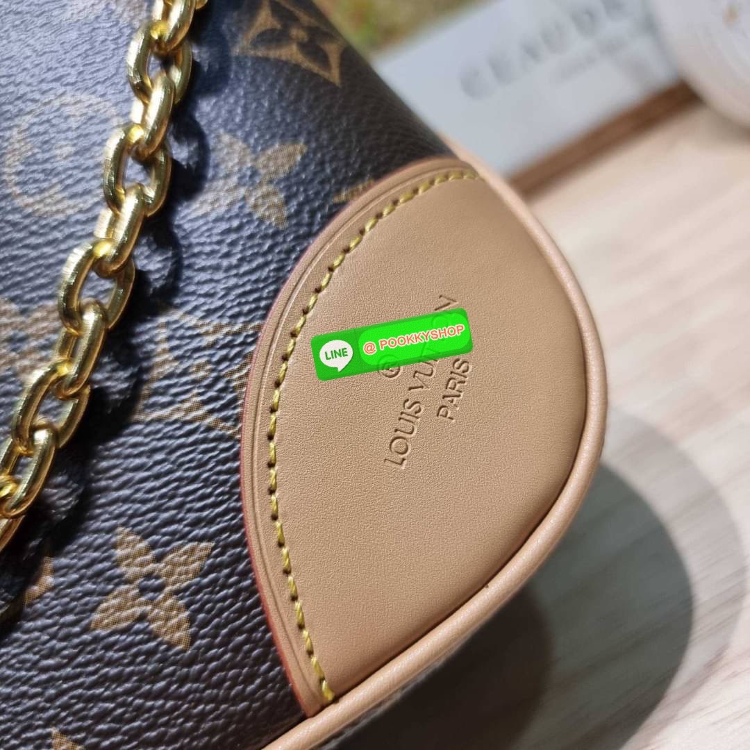 LV boulogne bag กระเป๋าสะพาย ดีไซน์คลาสสิครุ่นสุดปัง ขนาดกำลังดี ใช้งานได้สะดวกคล่องตัว วัสดุหนังแคนวาสทนทาน ปากกระเป๋ามีซิปเปิดปิด ภายในโล่งกว้าง ใส่ได้ทั้งกระเป๋าสตางค์ใบยาว มือถือ ของจำเป็นต่างๆ มาพร้อมสายสะพาย ปรับได้ตามชอบ และสายโซ่คล้องไหล่อีกหนึ่งเ