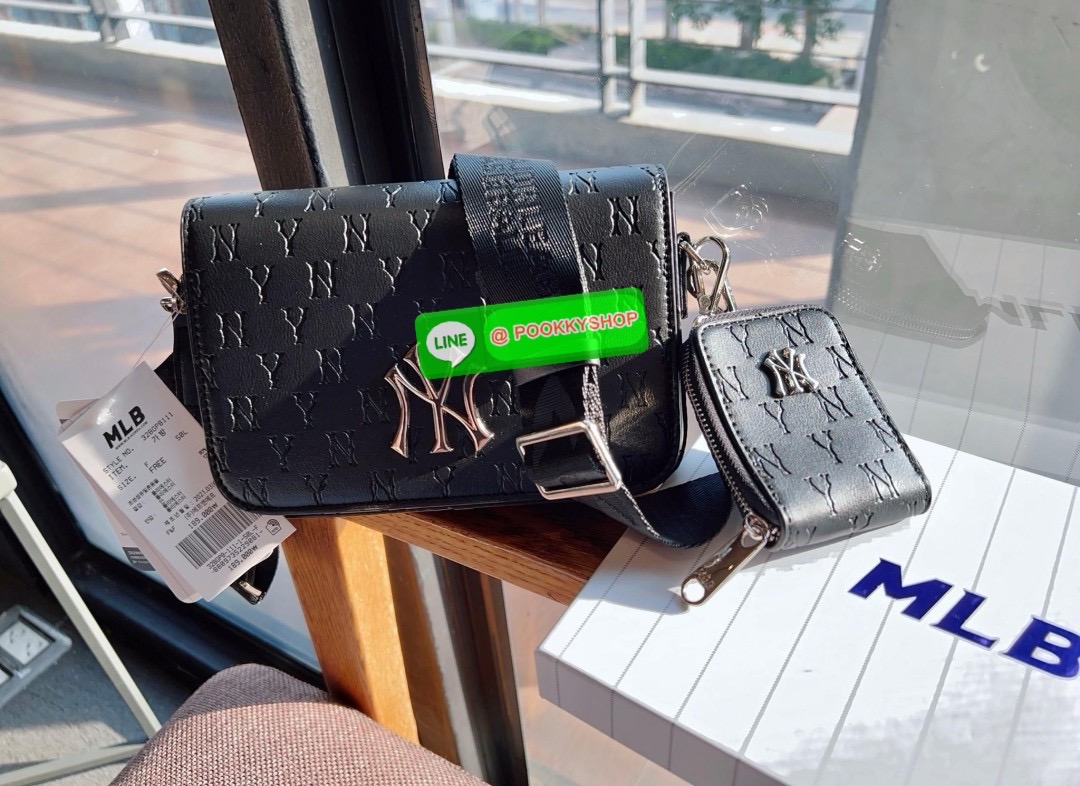 NEW IN! ใบจริงน้องสวยมากๆ คุ้มแก่การมีติดตัว! MLB MONOGRAM EMBO CROSS BAG 💌พร้อมส่ง! ใครมีแล้วหรือจะมีเพิ่มหรือซื้อเป็นของขวัญให้เพื่อนๆรุ่นนี้ไม่ทำให้ผิดหวังค่ะ หนังแท้อย่างดี ปั้มลายแบรนด์ทั้งใบ