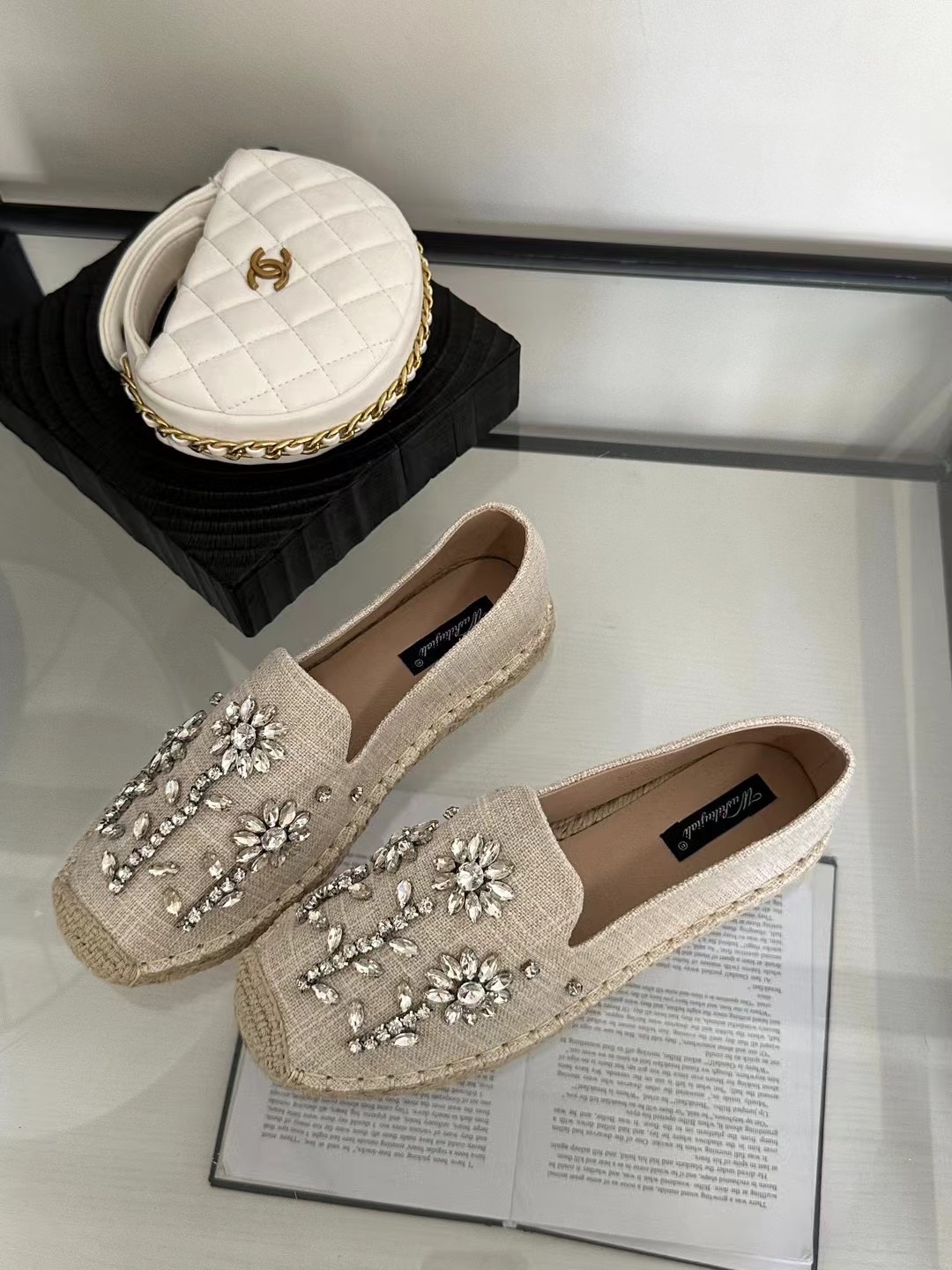 🛒𝙉𝙀𝙒 𝘼𝙍𝙍𝙄𝙑𝘼𝙇.. Shoe slip on รองเท้าslipon งาน(เพชร)เพชร เวอร์วัง รุ่นนี้ใส่สบาย ใส่แมตช์กับชุดง่าย สาวๆควรมีค่า