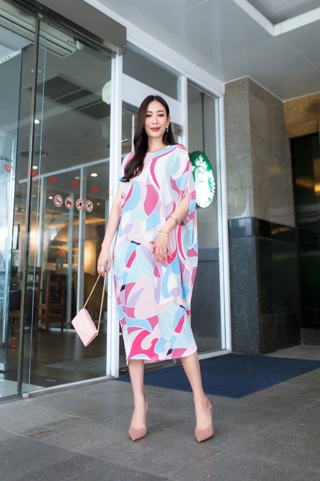 Darino Pleated Dress สวย เรียบหรู ดูแพง แบบคลาสสิค ✨ต้องตัวนี้ค่ะ มินิเดรสไหล่เบี่ยงอัดพลีท ทรงปล่อย งานสวย 👍🏻 แพตเทิร์นเฉลียงข้างทรงสโลป ดีเทลแขนเบี่ยงข้างเดียวเก๋ๆ เนื้อผ้าพลีทเนื้อนิ่ม นุ่ม ใส่สบาย 😉