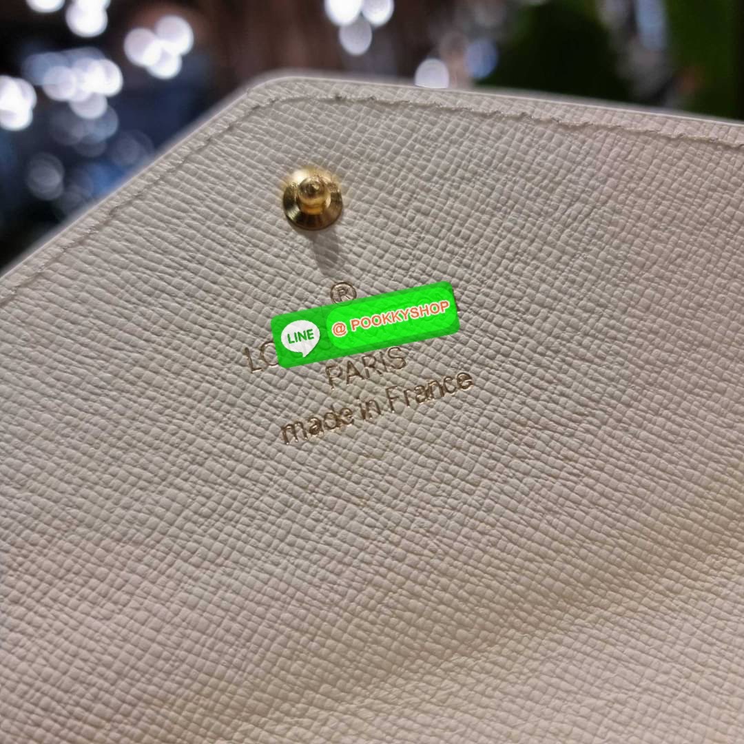 NEW IN!! LV long flap wallet with gwp กระเป๋าสตางค์พรีเมี่ยมกิ๊ฟ แบบพับ ดีไซน์ล่าสุด หวานๆสวยๆ น่าใช้มาก ใบยาวขนาดกำลังเหมาะมือ ถือแล้วขับผิว โดดเด่นด้วยสไตล์การไล่เฉดสีโทนละมุน ดูโดดเด่นไม่เหมือนใคร วัสดุหนังแคนวาส ทนทาน เปิด-ปิดด้วยกระดุม ภายในมีช่องใส่