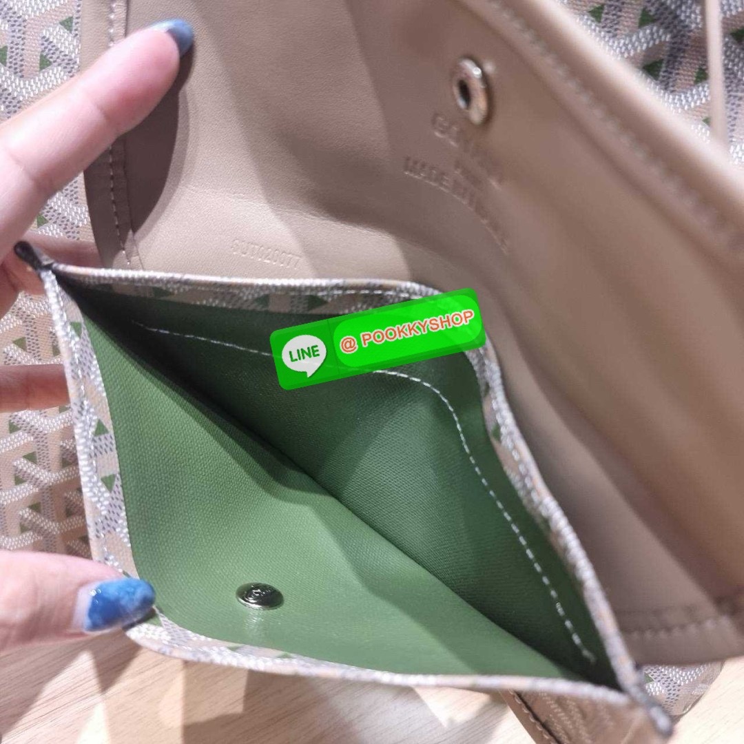 🔆 Model GOYARD BOHEME HOBO BAG 🔆 Details ไอเท็มที่ฮอต เด็ด! และมาแรง เข้าวงการแล้วออกไม่ได้จริงๆ! กับกระเป๋าโฮโบใบใหญ่ พร้อมใบลูก มาในสีลิมิเต็ดรุ่นที่ตามหา สวยเด่นเป็นเอกลักษณ์ด้วยลวดลายตัว Y เต็มผืน สายคล้องสะพายในตัว สะดวกใช้ หมดกังวลเร