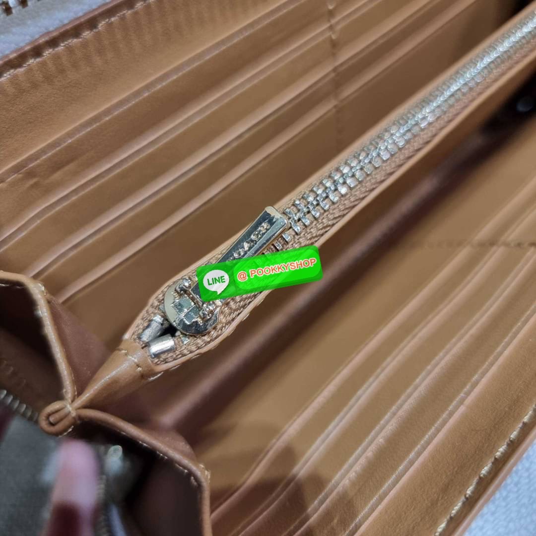 COACH 28444 ACCORDION ZIP WALLET WITH FLORAL BOW PRINT กระเป๋าสตางค์ใบยาว ลวดลายดอกไม้สุดฮิต คอลเลคชั่นที่ขายดีขายได้ตลอดกาล วัสดุหนัง pepble สวยคม เปิด-ปิดด้วยซิปรอบ รูดใช้งานง่าย ใส่มือถือได้ ใส่บัตร ใส่ธนบัตรได้สบายๆ สวยเกินราคาแบบนี้ สาวๆห้ามพลาดน้า!!