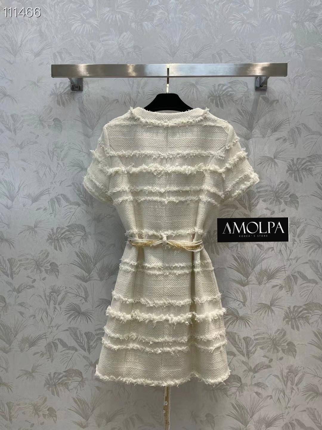 พร้อมส่ง !! DRESS CHANEL TWEED 2022SS ใหม่ล่าสุด งานสวยยตาแตกกค๊า กระดุมมุข ผ้าทวิตงานอย่างดี มาพร้อมสายเข็มขัดมุข กระดุมอย่างดี ใส่เข้ากันบอกเลยว่า สวยสุดๆ ห้ามพลาดเลยน๊า ป้าย Tag CHANEL