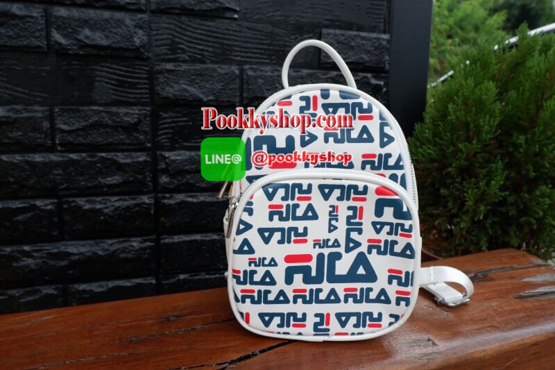 ส่งฟรีemsค่ะ FILA MiNI BACKPACK 2018 แบรนด์ที่กำลังมาแรงที่สุดในเกาหลีและไทยด้วยวัสดุหนังนิ่มคุณภาพดีตามแบบฉบับของแบรนด์ ขนาดกำลังดี น้ำหนักเบา ด้านหน้ามีโล้โก้และช่องซิป เปิดปิดด้วยซิปสะดวกใช้ ภายในมีช่องใส่ของ หูจับถนัดมือ สายสะพายปรับได้ freesize สามาร