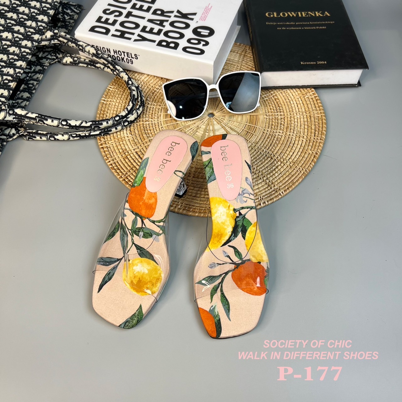 New in ‼️ โอ๊ยยย สวยไม่ไหว งานส้นแก้ว พื้นสวยมากกก ลายน้องส้ม สวยจึ้ง ไปอีก หน้าสวมพลาสติกใส แมทช์ชุดง่าย สูง 2.5 นิ้ว พร้อมสับแล้วไปกันเลยแม่!!!