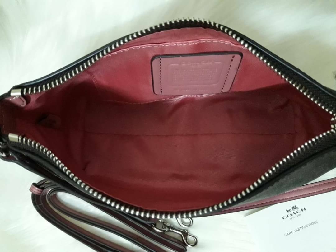 ขายดี Coach Messico Top Handle Pouch In Signature Coated Canvas กระเป๋าหิ้ว/คล้องไหล่/สะพายข้าง ขนาดเหมาะ ดีไซน์สวยน่ารัก ผลิตจากวัสดุคุณภาพดี แข็งแรงทนทานน้ำหนักเบา ภายในบุผ้าสวยงามเรียบร้อย 1 ช่องอเนกประสงค์ ซิปโลหะสีทองสวยงาม สายสะพายถอดและปรับความยาวไ