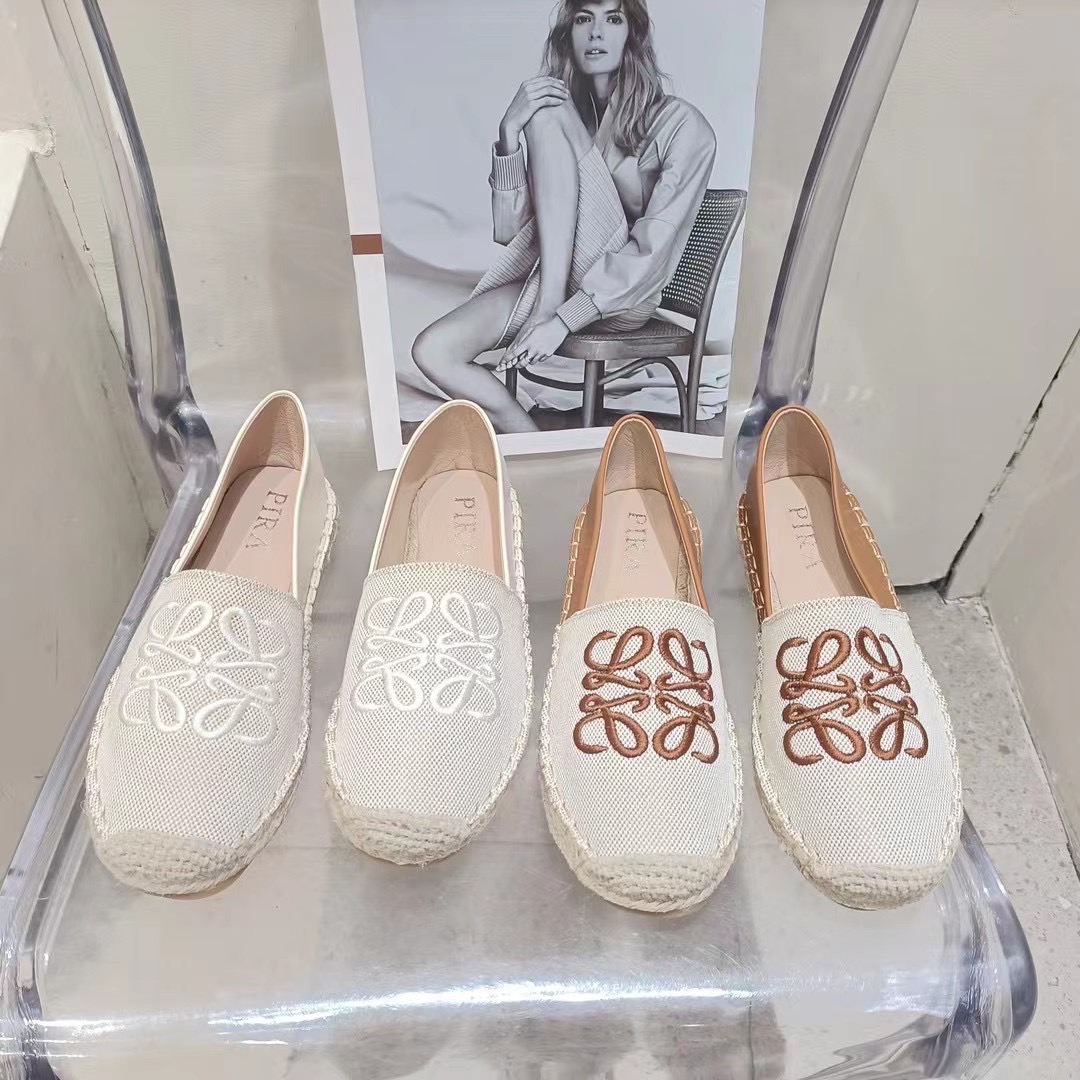 Shoe slip on รองเท้าBrand slip on งานสวยมาใหม่ รุ่นนี้ใส่สบาย ใส่แมตช์กับชุดง่าย สาวๆควรมีค่า💖