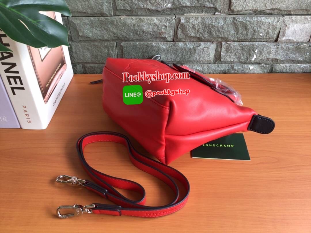 🚚 พร้อมส่ง 🚚 LONGCHAMP X POKE’MON TOP HANDLE BAG XS ขนาด มินิ รุ่น 1500 Collection LE PLIAGE CUIR Fall/ Winter เรียบหรูอย่างฝรั่งเศสกับความน่ารักคาวาอิแบบญี่ปุ่นมาผสม ซึ่งจะเป็นการนำเอาลวดลายพิคาชูมารังสรรค์ลงในกระเป๋าสุดคลาสสิกของแบรนด์ ก