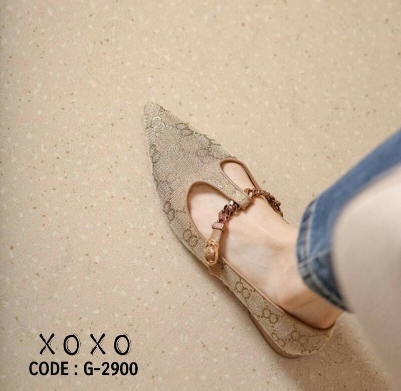 สินค้าพร้อมส่ง งานสวม หน้าวี สวย เก๋ ใส่แล้วขาเรียบมยาว มีส้นเล็กน้อย กำลังใส่สบาย ด้านหน้าคาดร้อยโซ่แต่ง สวยงาม แมทส์ชุดง่าย น้ำหนักเบา