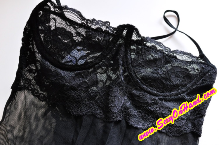 ชุดนอน เซ็กซี่ ชุดซีทรู ชุดนอน สายเดี่ยว ชุดยั่วน้ำลาย ชุดลูกไม้ เนื้อผ้าบางเบา สีดำ ผ้าลูกไม้ นุ่ม เกรด AA แต่งแถบลูกไม้ช่วงอก พร้อมโครงเหล็กซ่อนด้านในเพื่อช่วยเน้นช่วงเนินอก ขอบล่างแต่งแถบลูกไม้ กว้าง4-5 นิ้ว เพิ่มความเซ็กซี่ มากๆ สวยหรู เหมือนในรูปเ