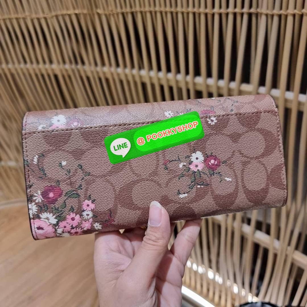 COACH F29395 SLIM ENVELOPE WALLET IN SIGNATURE CANVAS WITH FLORAL BUNDLE PRINT กระเป๋าสตางค์รุ่นขายดี ทรงจดหมายรุ่นฝาพับ ดีไซน์ลายช่อดอกไม้ น่ารักสดใส วัสดุหนังแคนวาสเคลือบลาย ภายในใส่มือถือได้ ใส่บัตรได้ มีช่องซิปแยกแบ่งเป็นสัดส่วน ใบจริงคือดีงาม สาวๆใช้