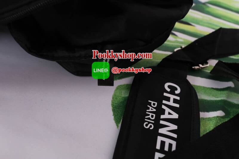Chanel Authentic VIP Gift Bag Duffle Gym Travel -สินค้าเป็นของแท้ ใหม่ จากเค้าเตอร์เครื่องสำอาง/ น้ำหอมของแบรนด์- Chanel vip gift bag ของแท้ 100% ใช้เป็นกระเป๋าเดินทาง/ไปฟิตเนส ไปยิม หัวซิปปั้มโลโก้ ด้านในเป็นช่องกว้าง และช่องซิป ฐานกระเป๋ามีช่องแยกใต้กระ