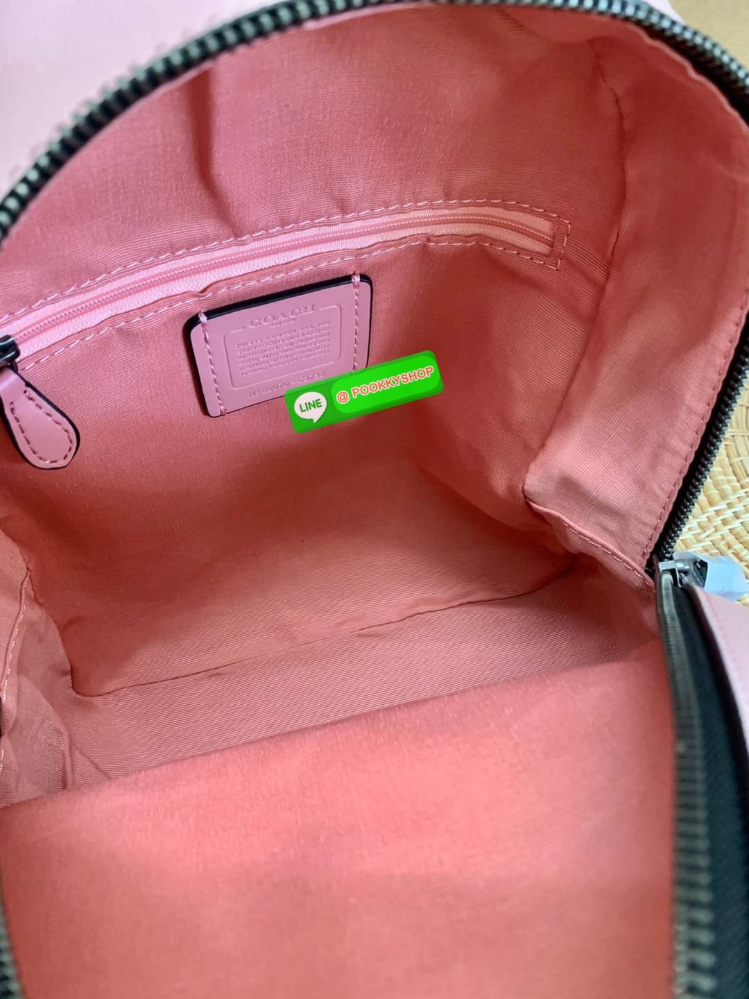 COACH JORDYN BACKPACK ((C2732//76623)) 🌹🌹ไม่มียังไงไหว ต้องบอกว่าน้องสวยมากๆค่า! กระเป๋าสะพายหลังแบบมีหูหิ้ว หนังแแท้ ลายหนังสวยน่าใช้มากค่ะ ด้านหน้ามีช่องซิปใส่มือถือหรือของจุกจิกลงไปได้ค่ะ เปิด-ปิดกระเป๋าแบบซิปคู่ห้อยหนัง ภายในกว้างใส่สั