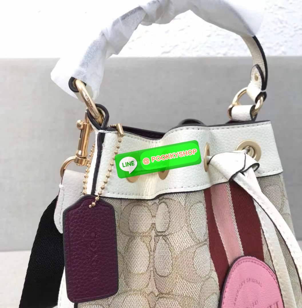 New arrival! 🌈น้องใหม่ล่าสุด สวยหรู ดูดีมากๆค่ะ! COACH DEMPSEY DRAWSTRING BUCKET BAG ((C4100//C4102)) พร้อมส่งที่ไทยค่ะ! กระเป๋าทรงขนมจีบ หนังแท้นิ่มสวยมากๆค่ะ จุดเด่นด้านหน้าปั้มโลโก้แบรนด์ ปากกระเป๋าแบบหูรูดใช้งานง่าย ภายในสามารถใส่ของจำเป็นในชี