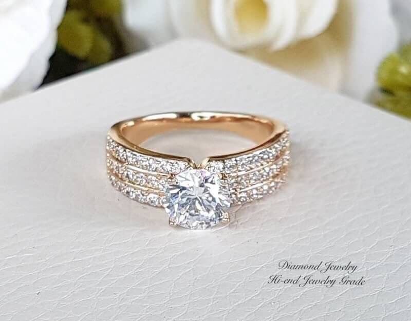 New Arrival !!!!!! Diamond Ring แหวนเพชรงานเพชร CZ แท้ งานเพชร 3 แถว งานสวยมว้ากกกกกถึงมากที่สุดคะ รุ่นนี้แนะนำเลยค่ะ ใส่ออกมาเต็มหน้านิ้วเลยคะ เพชรเม็ดกลางใหญ่สวยเด่นมาก ใส่ออกมาสวยแน่นอนค่ะ ทรงสวย ดีไซส์โมเดิน ที่สำคัญเป็นงานเกรดจิวเวอรี่ด้วยค่ะ ไม่ลอกไ