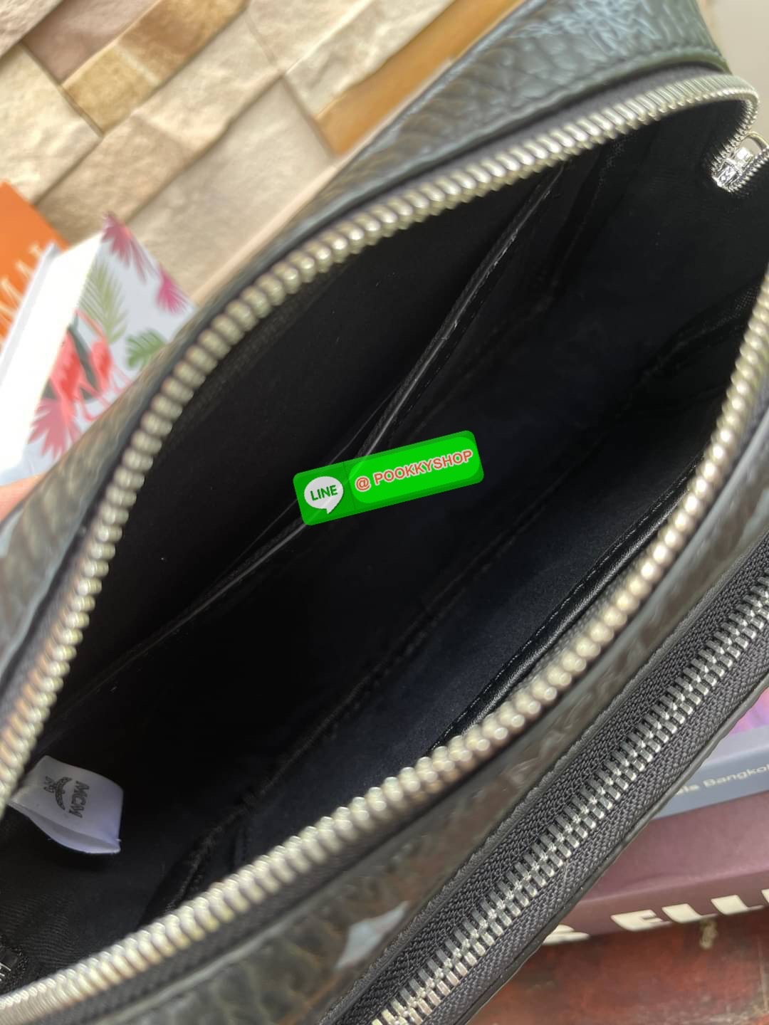 ð MCM KLASSIK CROSSBODY in Visetos( Small )āļāļĢāļ°āđāļāđāļēāļāļĢāļāļŠāļāļāļāļĩāđ Klassik āļāļĩāđāļĄāļĩāļĨāļąāļāļĐāļāļ°āļāļĢāļāļāļēāļĄāļāļ·āđāļ āļāļāļāđāļāļāļŠāđāļāļĨāđāļāļĨāļēāļŠāļŠāļīāļ āđāļāļĢāļāļŠāļĢāđāļēāļāļāļĢāļ°āđāļāđāļēāļāđāļģāļŦāļāļąāļāđāļāļēāļĄāļāļāļāļīāļŠāļĢāļ°āđāļŦāļāļ·āļāļāļąāđāļ āļāđāļēāđāļāđāļāļĨāļ·āļāļāļāļīāļ§āļĨāļēāļĒ Visetos āļāļąāļāđāļāđāļāđāļāļāļĨāļąāļāļĐāļāđāļāļāļmcm āđāļāļāļĩāđāļāļ·āļāđāļāļāđāļāļŠāļāļāļĢāļĩāđāđāļāļāđāļŪāļāļāđāļāļĢāļĩāļāļĩāđāļŠāļĄāļāļđāļĢāļāđāđāļāļāļāļĩ