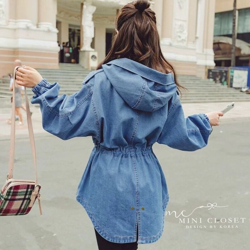 🙆🏻♀️Denim Hood Jacket🙆🏻♀️ เสื้อคลุมอีกรุ่นที่แพตเทิ้นเป๊ะ ใส่สวยปัง กับแจ็คเก็ตยีนส์ฮู้ด แขนสม๊อกยางยืด เวลาใส่น่ารักดีค่ะ มีเชือกที่ขอบเอวรูดรัด ยาวคลุมสะโพก โอเวอร์ไซส์เก๋ๆค่ะ