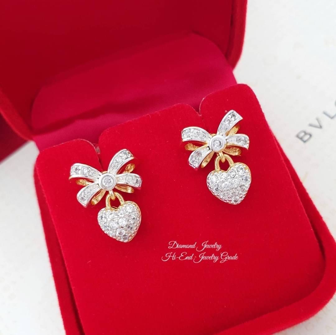 New Arrival !!! ต่างหูเพชรสวิสแท้ เพชรคัดเกรดอย่างดีค่ะ งานอย่างดีค่ะ รับประกันคุณภาพเลยค่ะ รุ่นนี้ดีไซส์สวย ใช้แม่พิมจากร้านเพชรเลยคะ งานสวยมากกกก ใส่ออกมาน่ารักจิงๆ แม่ค้าแนะนำอย่างแรงค่ะ เพชรสวยวิ้งวาวมากกกกกๆๆๆค่ะ