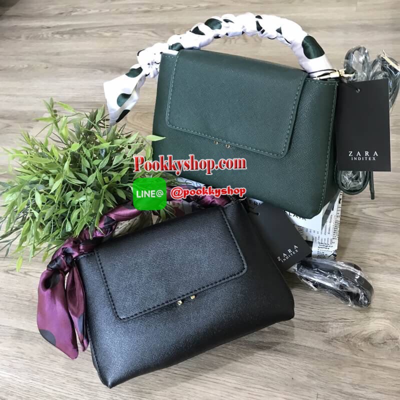 พร้อมส่งความน่ารัก..รุ่นใหม่ชนช็อป! NEW! ZARA MINI CITY BAG With POLKA DOTS SCARF กระเป๋าถือหรือสะพายรุ่นใหม่ชนช็อปวัสดุหนัง Saffiano อยู่ทรงสวยสไตล์ PRADA โดดเด่นที่มาพร้อม Scarf ลาย Polka dots พันหูหิ้วเป็นเปียสุดชิค หูหิ้วจับถนัดมือ เปิดปิดด้วยตัวล๊อค