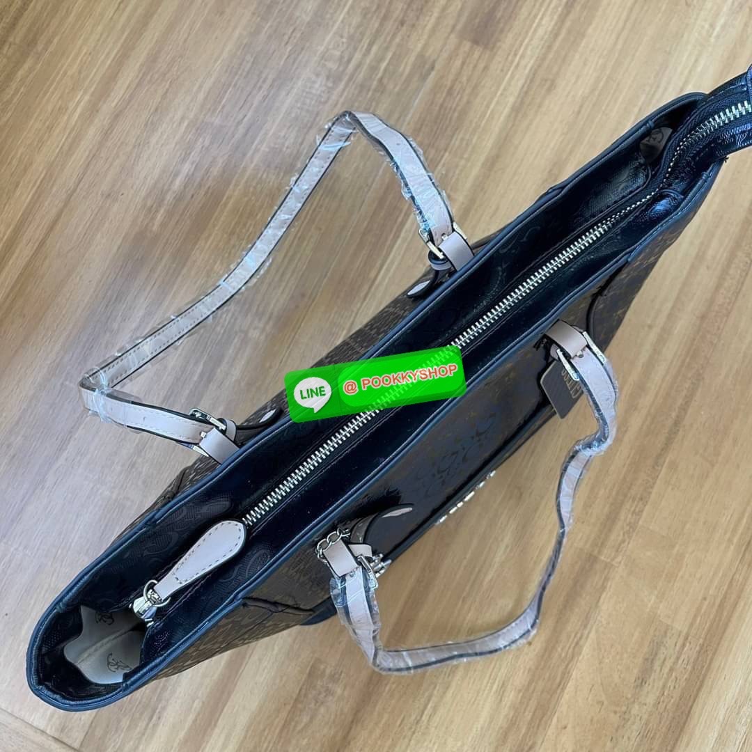 Guess แท้ Outlet กระเป๋าทรงช้อปปิ้ง หนังดี งานสะพายไหล่ เปิดปิดด้วยซิป ด้านในซับในแบรนด์อย่างดี