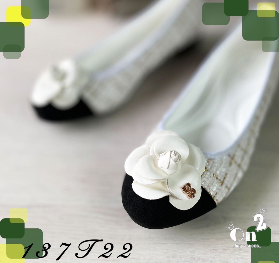 New รองเท้าคัชชูสไตล์แบรนด์ชาเนลหน้าประดับดอกไม้พื้นเสริมซัพพอร์ตใส่สบาย มีกันลื่นทรงสวยใส่เข้ากับชุดได้ง่ายทั้งชุดทางการและชุดแฟชั่นอัพชุดสวยใหัดูดีขึ้นด้วยค่ะ
