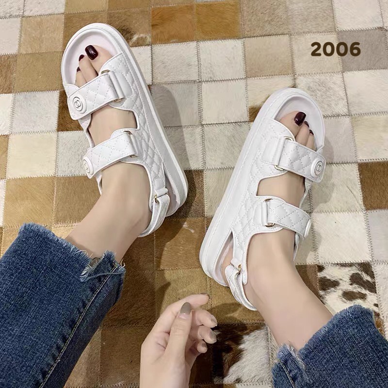 สินค้าขายดี พร้อมส่งค๊าา channel shoes รองเท้ารัดส้น channel งานเกรดพรีเมี่ยม พื้นนิ่มมากคะ ใส่สบายจะแมตช์กับกางเกง👖หรือกระโปรง👗ก็ได้ค่ะ แม่ค้าคอนเฟริม ห้ามพลาดเลยจ้าตัวนี้แนะนำ อย่าช้ารีบเลย