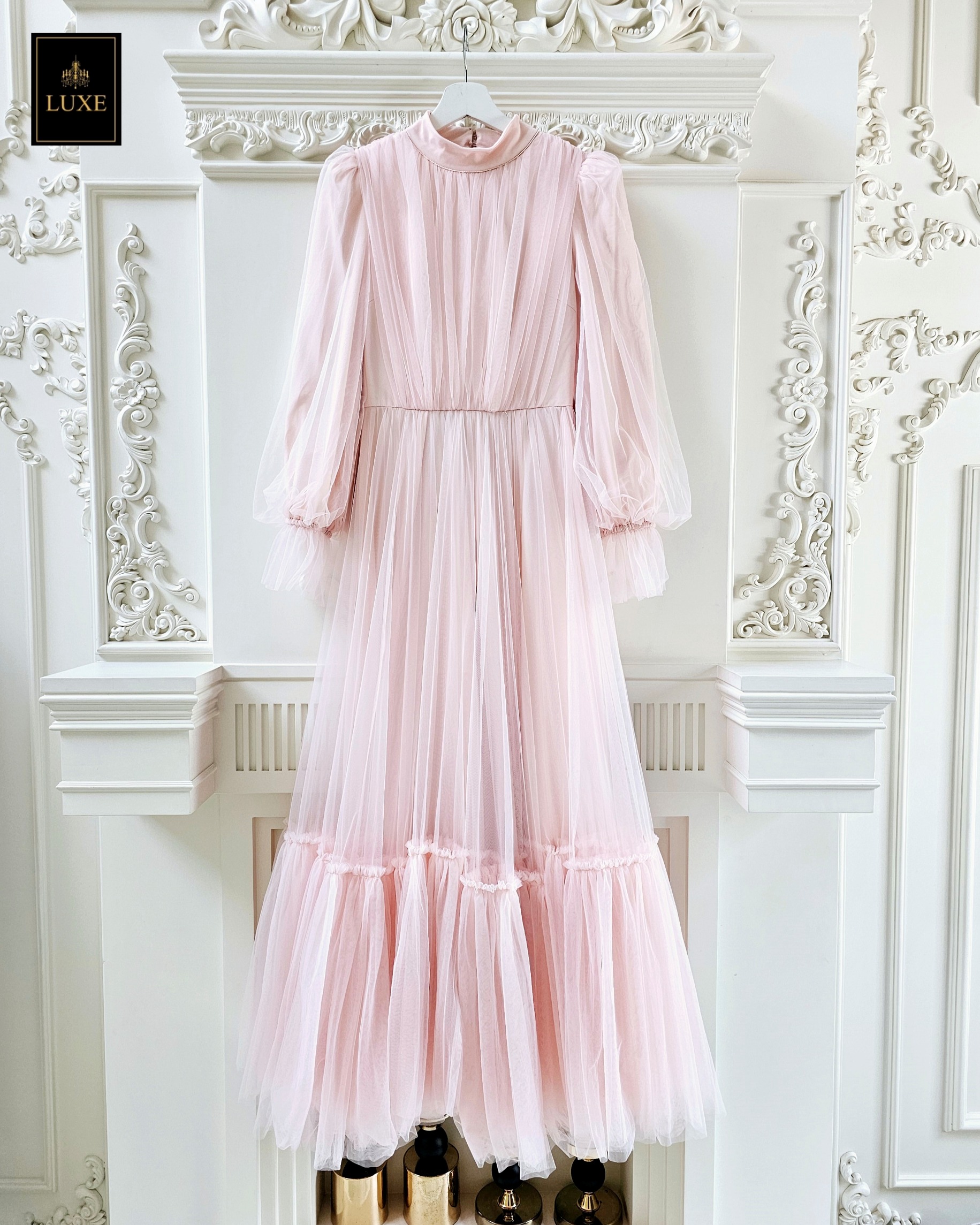 เดรสแฟชั่น แม็กซี่เดรสเสื้อคอปีนแขนยาว กระโปรงบานต่อชายรูดระบายรอบตัว มีโบว์ผูกเอว