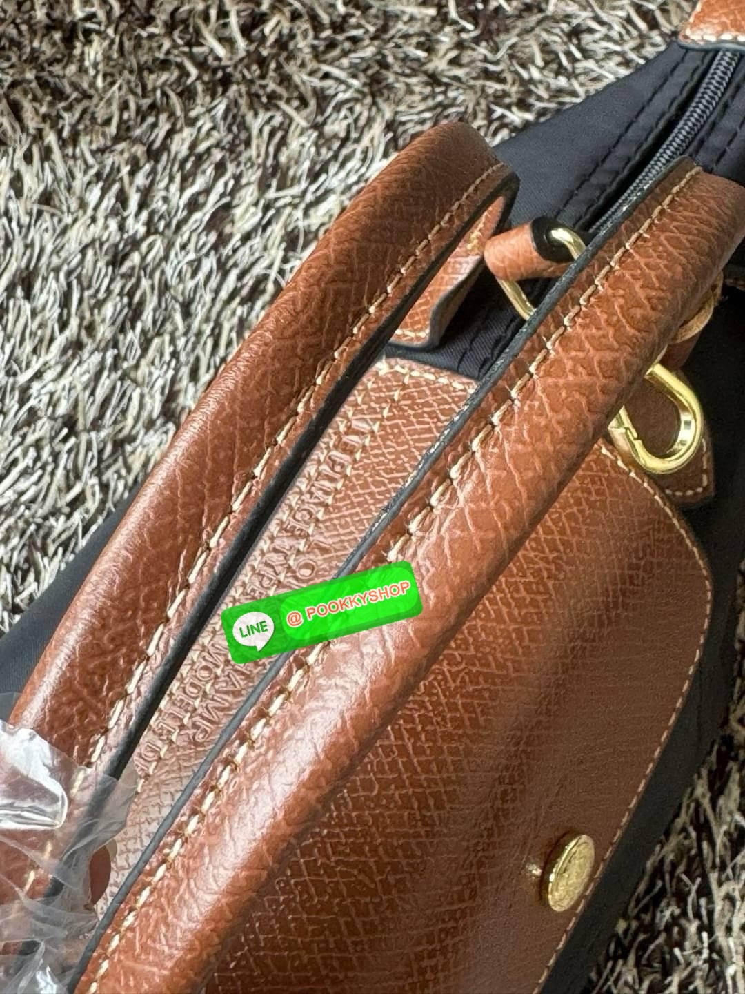 LONGCHAMP LE PLIAGE ORIGINAL S HANDBAG Crossbody Bag กระเป๋าสะพายไหล่ รุ่น Original มีเอกลักษณ์อันโดดเด่นของรุ่นไอคอนนิคของ Longchamp อย่าง Le Pliage (เลอ ปลิยาจ) โดย Longchamp ได้รับแรงบันดาลใจจากศิลปะการพับกระดาษแบบ Origami (โอริกามิ) ในการสรรค์สร้างกระ