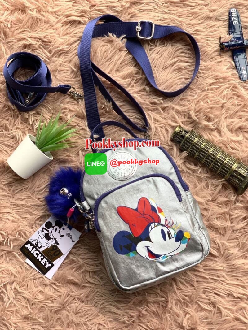 Kipling BRight Disney's Minnie Mouse And Mickey Mouse รุ่น Mini Backpack เป็นได้ทั้งทรงcrossbody และmini Backpack พร้อมสายสะพาย2เส้น ปรับฟรีไซส์ได้ สามารถน้ำหนักเบา วัสดุ100% Polyamide ดีเทลน่ารักๆจากบรรดามิคกี้และมินนี่ที่มาวาดลวดลายลงบนกระเป๋าให้ดู