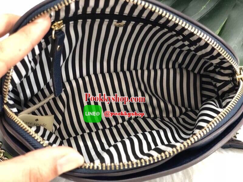 Kate Spade new york Cameron Street Crossbody With Zip Bag พร้อมส่งค่ะ!!! มีพร้อมส่งถึง 9 สีจ้า กระเป๋าสะพายข้างหรือแบบครอสบอดี้ร์ ลายหนังซาฟเฟียโน่ ทรงน่ารัก ใบจริงน่าใช้มากๆค่ะ ด้านหน้าติดโลโก้แบรนด์ มีช่องแม่เหล้กให้ใส่ของหนึ่งช่อง เปิดปิดช่องหลักแบบซิป