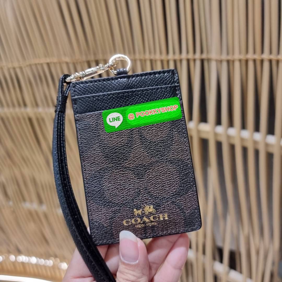 กระเป๋าใส่บัตรคล้องคอ Coach card holder ราคาพิเศษสุดๆ!!! ของหายาก!! ง่ายๆแบบไม่ธรรมดา!! คลาสสิคแต่มีดีเทลโดดเด่น!! กระเป๋าถนอมบัตร พร้อมสายคล้องคอ ดีไซน์ลวดลายสวย ดูดีทุกแบบ ใช้งานง่าย พกพาสะดวก จะใส่บัตรพนักงาน บัตรเครดิต บัตรปชช. ใบขับขี่ และบัตรอื่นๆที