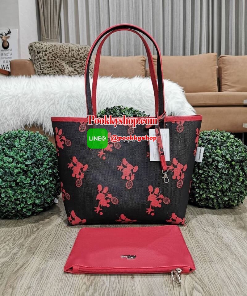 Best Seller! ซื้อ1ได้ถึง2ใบ! New Arrival! & Limited x Disney Holiday Collection Reversible Tote Bag With Clutch กระเป๋าสะพายรุ่นใหม่คอลเลคชั่นดิสนีย์ทรงTote มาพร้อมใบเล็กเข้าชุดสุดคุ้มสามารถแยกใช้ได้ วัสดุหนัง Saffiano สวยกันน้ำดูแลรักษาง่าย ดีไซน