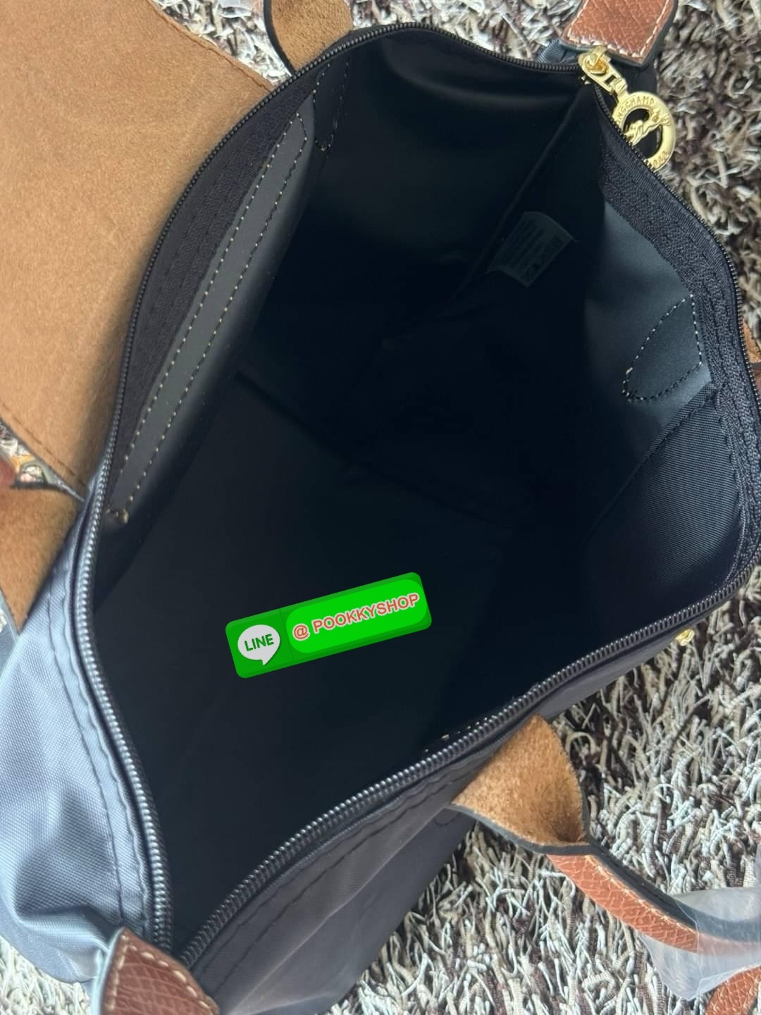 LONGCHAMP LE PLIAGE ORIGINAL S HANDBAG Crossbody Bag กระเป๋าสะพายไหล่ รุ่น Original มีเอกลักษณ์อันโดดเด่นของรุ่นไอคอนนิคของ Longchamp อย่าง Le Pliage (เลอ ปลิยาจ) โดย Longchamp ได้รับแรงบันดาลใจจากศิลปะการพับกระดาษแบบ Origami (โอริกามิ) ในการสรรค์สร้างกระ