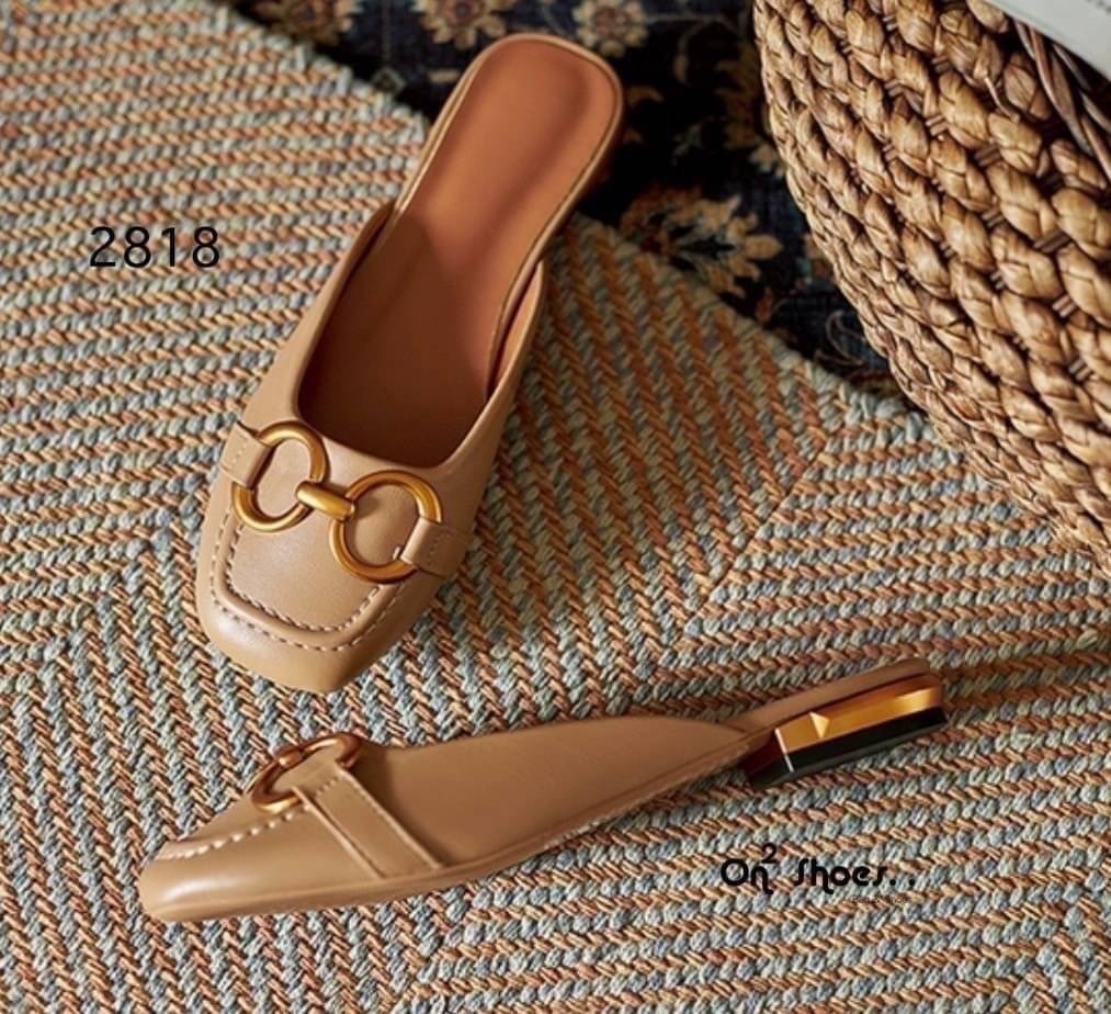รองเท้าหัวคัชชูเปิดหลังรหน้าแต่งอะไหล่ทองเหลือง สไตล์แบรนด์ส้นเป็นอะไหล่ทองสวยหรู คู่นี้ใส่แมทกับชุดได้ง่ายทั้งกางเกงและกระโปรงได้หมดทรงสวย