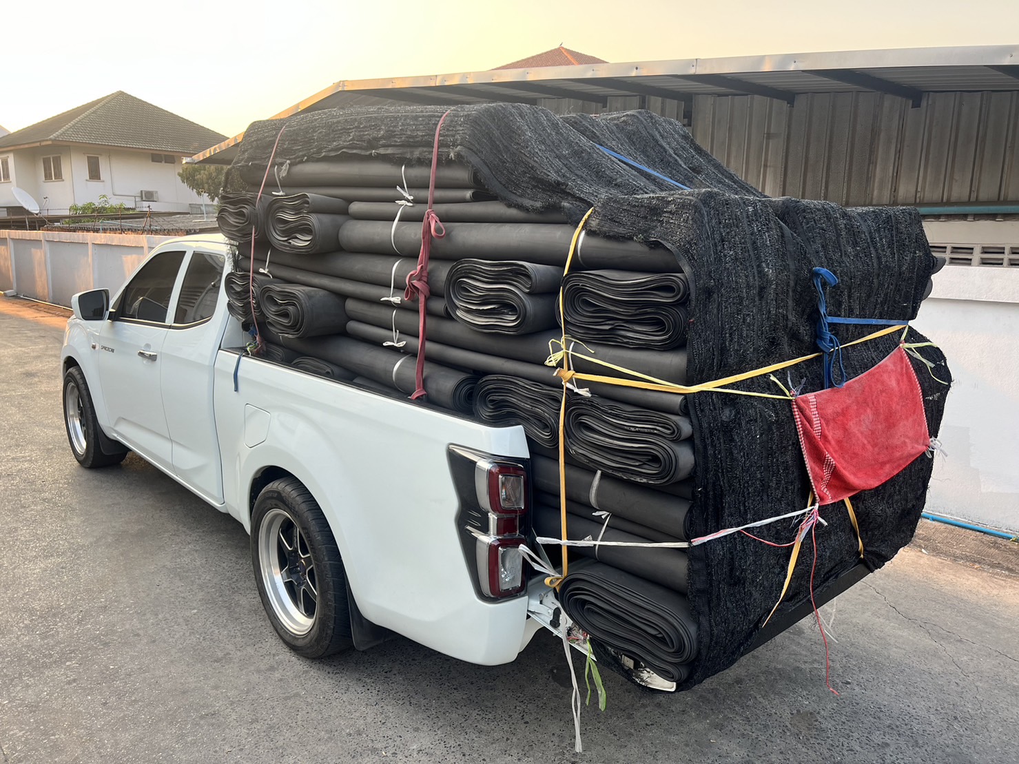 แผ่นยางกันกระแทกสีดำเรียบ หนา 2 มม.