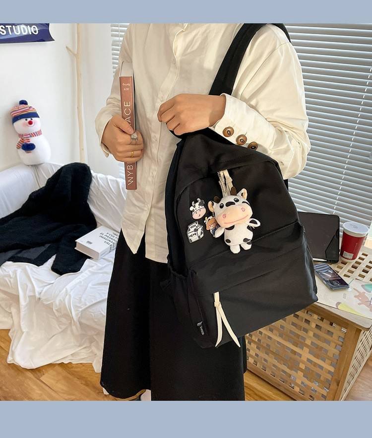 รุ่นใหม่ พร้อมส่ง!!!!!!! Angus backpack ต้อนรับปีวัวกับเป้น้องวัวแองกัส รุ่นนี้แถมฟรี! เข็มกลัด3ชิ้นตามภาพ และพวงกุญแจตุ๊กตาวัวทุกใบ