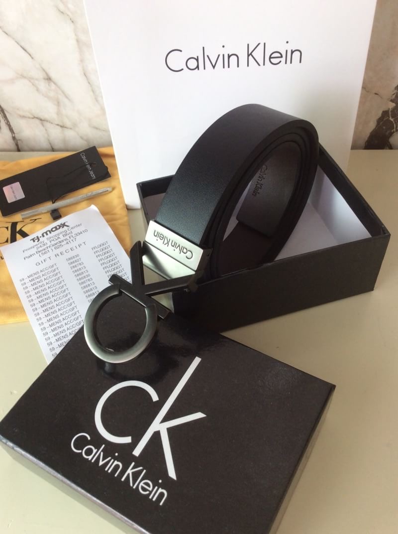 Calvin Klein Real leather เข็มขัดผู้ชาย Calvin Klein Real leather หนังแท้ หัวเข็มขัดตัวอักษรแบรนด์ CK ดูเก๋มีสไตล์ New item! ชุดของขวัญสำหรับคุณผู้ชาย เข็มขัด ที่ใครหลายคนรอคอย ดีไซน์เรียบหรู ตามแบบฉบับของCKเลยคะ จะ ซื้อเป็นของขวัญ ของฝาก ปีใหม่ ดีเลิศค่า
