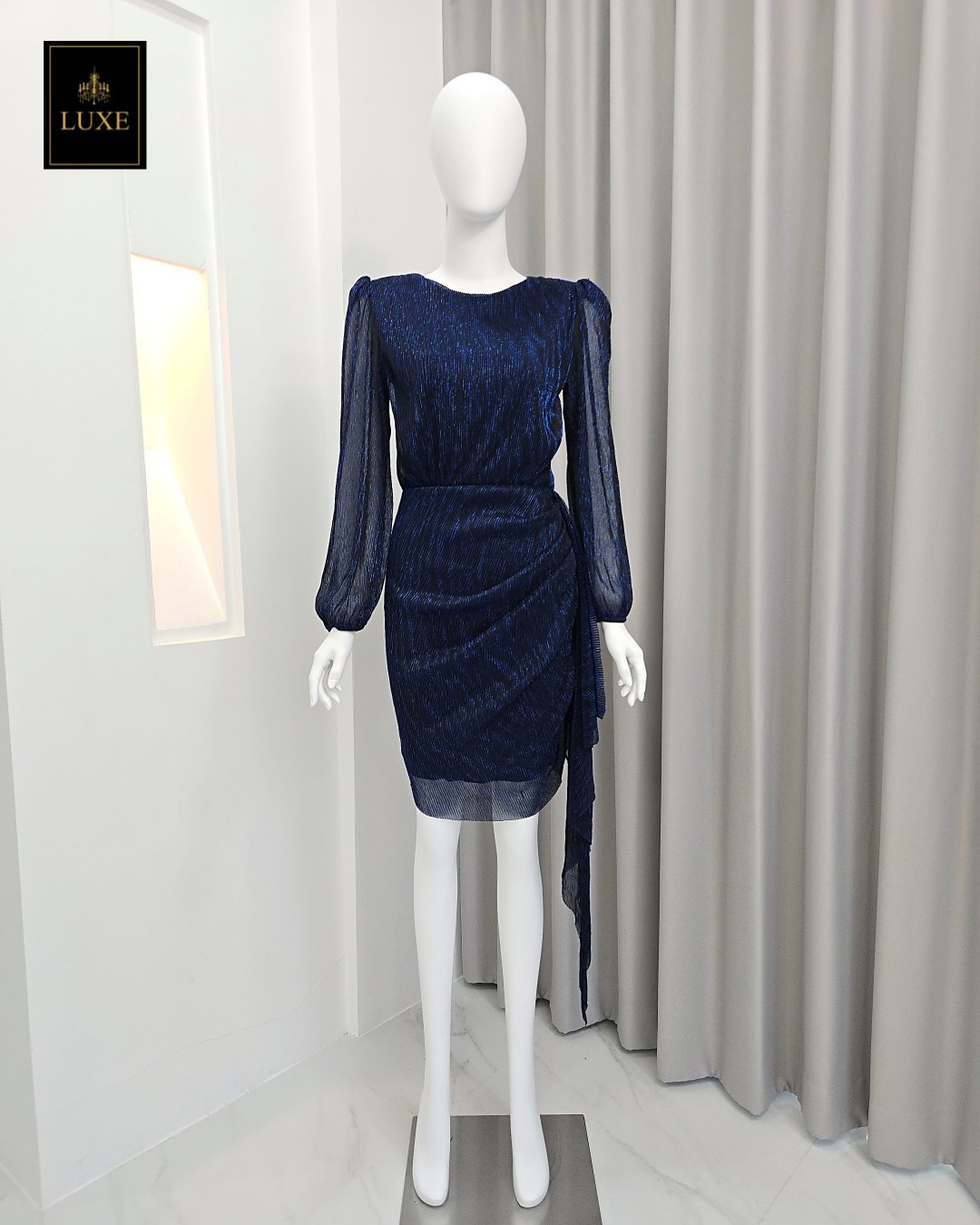 เดรสแฟชั่น เดรสเสื้อคอป้ายแขนยาว กระโปรงสั้นทรงสอบ