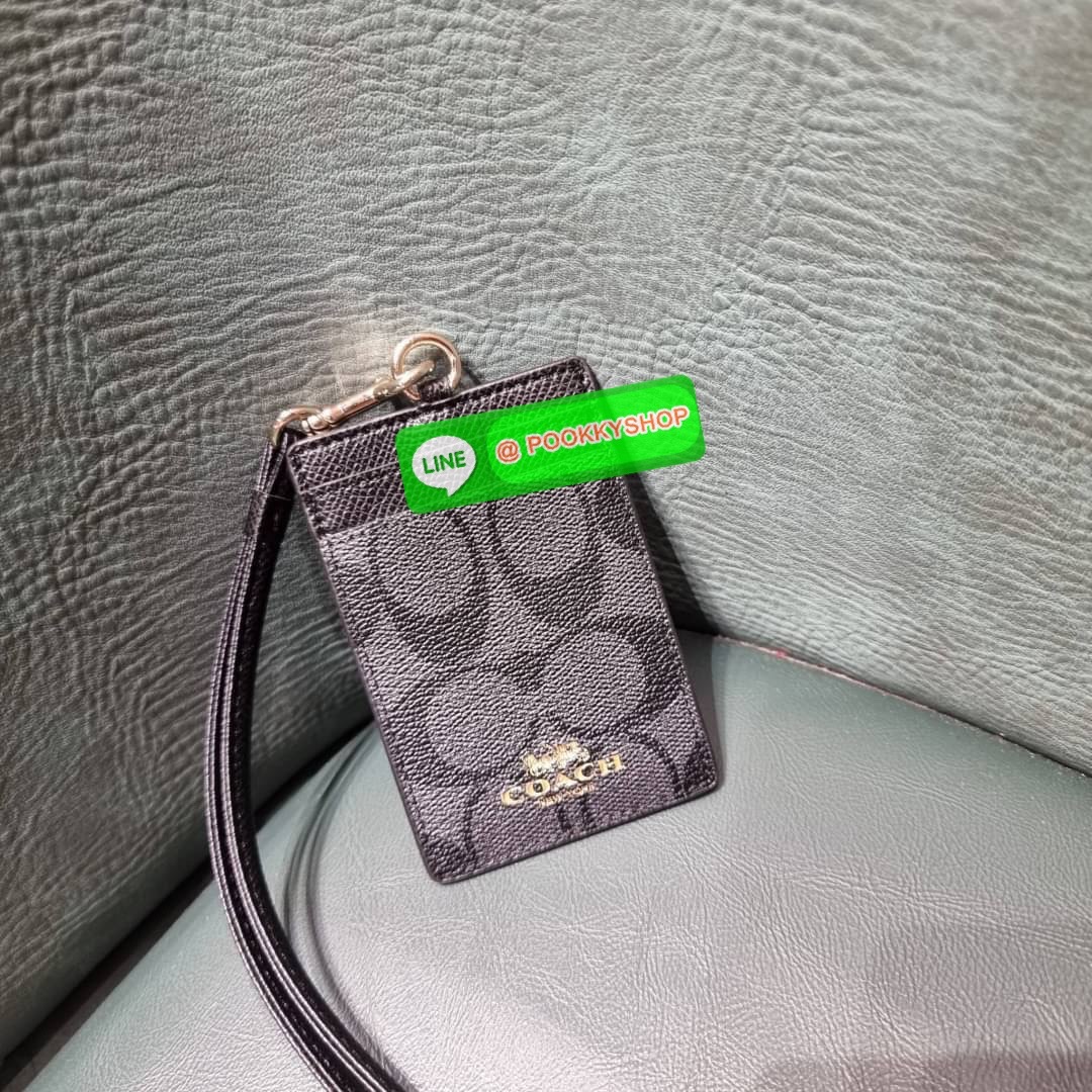 กระเป๋าใส่บัตรคล้องคอ Coach card holder ราคาพิเศษสุดๆ!!! ของหายาก!! ง่ายๆแบบไม่ธรรมดา!! คลาสสิคแต่มีดีเทลโดดเด่น!! กระเป๋าถนอมบัตร พร้อมสายคล้องคอ ดีไซน์ลวดลายสวย ดูดีทุกแบบ ใช้งานง่าย พกพาสะดวก จะใส่บัตรพนักงาน บัตรเครดิต บัตรปชช. ใบขับขี่ และบัตรอื่นๆที