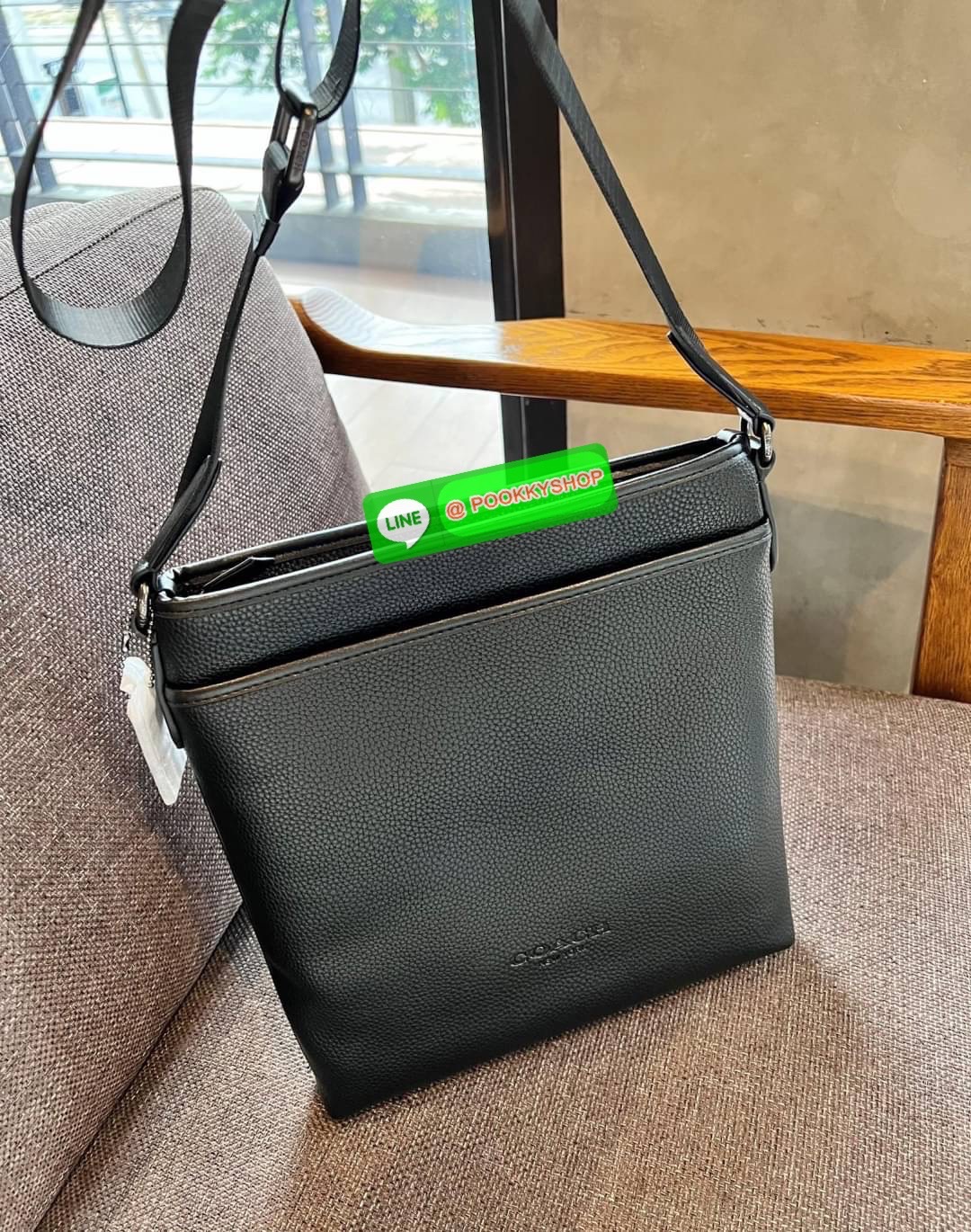 NEW ARRIVAL! ใหม่ล่าสุด หนุ่มๆต้องมีติดตัวค่ะ COACH GOTHAM SLIM CROSSBODY BAG((CC111)) พร้อมส่ง รุ่นใหม่ล่าสุด ดับกระเป๋าสะพายแบบครอสบอดี้ร์ หนังแท้อย่างดี นิ่มสวย เปิด-ปิดกระเป๋าแบบซิป ภายในโล่งลึกใส่สัมภาระได้ครบครัน มีช่องสำหรับใส่ของจุกจิก พร้อมช่องโล
