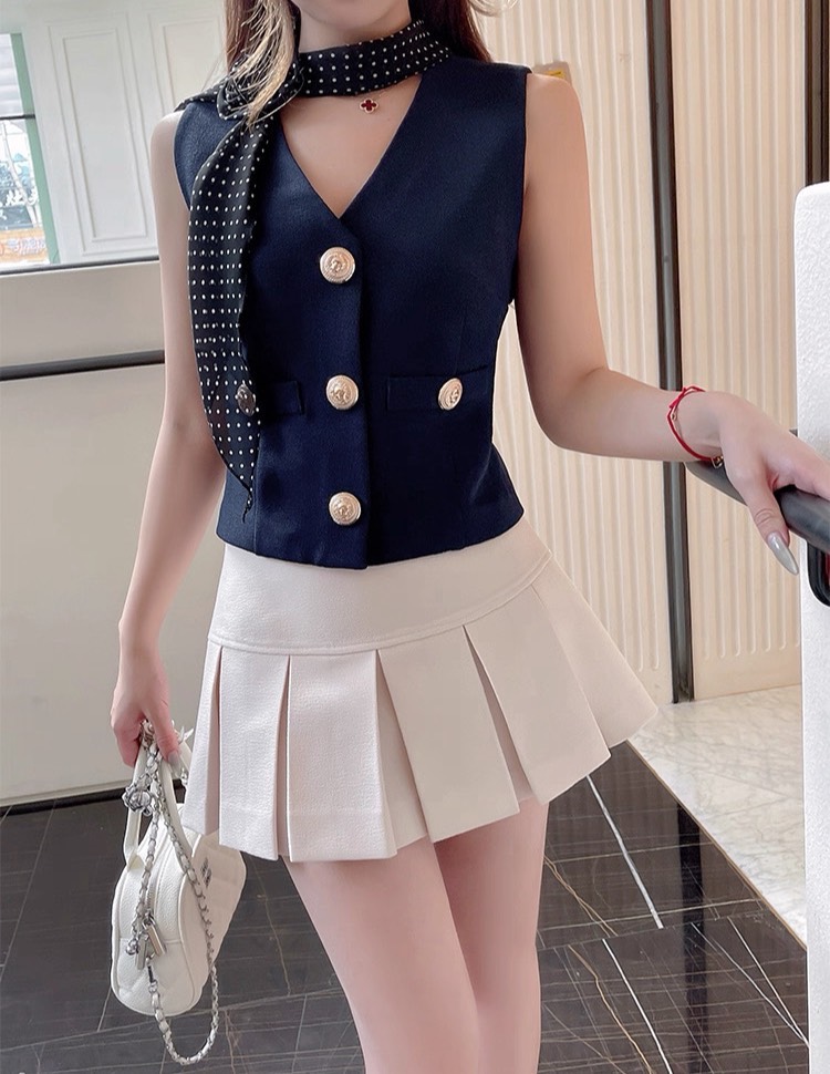 ชุดเซทแฟชั่น ชุดเซต4ชิ้น สุดคุ้ม!! เสื้อโทนสีกรม คอวีกระดุมหน้าสีทองสวยหรูโดดเด่น