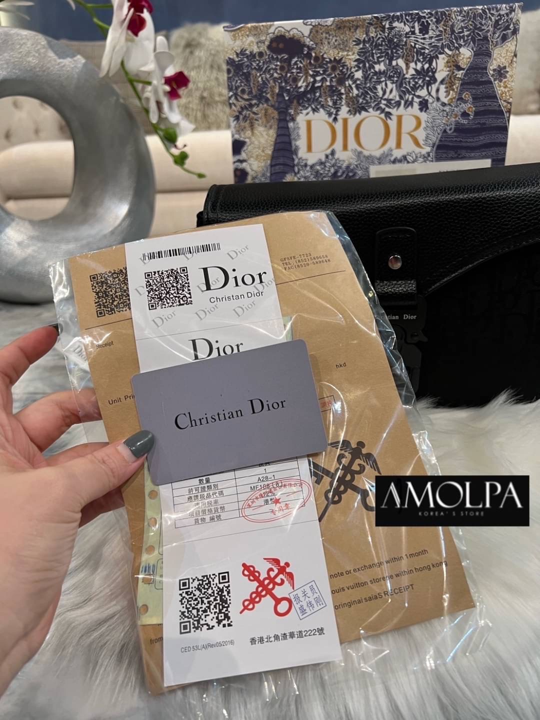 กระเป๋า CHRISTAIN DIOR SADDLE POUCH งานสวยมากก เหล่าบรรดาเซเลปทั้งหลายก็สะพายกัน