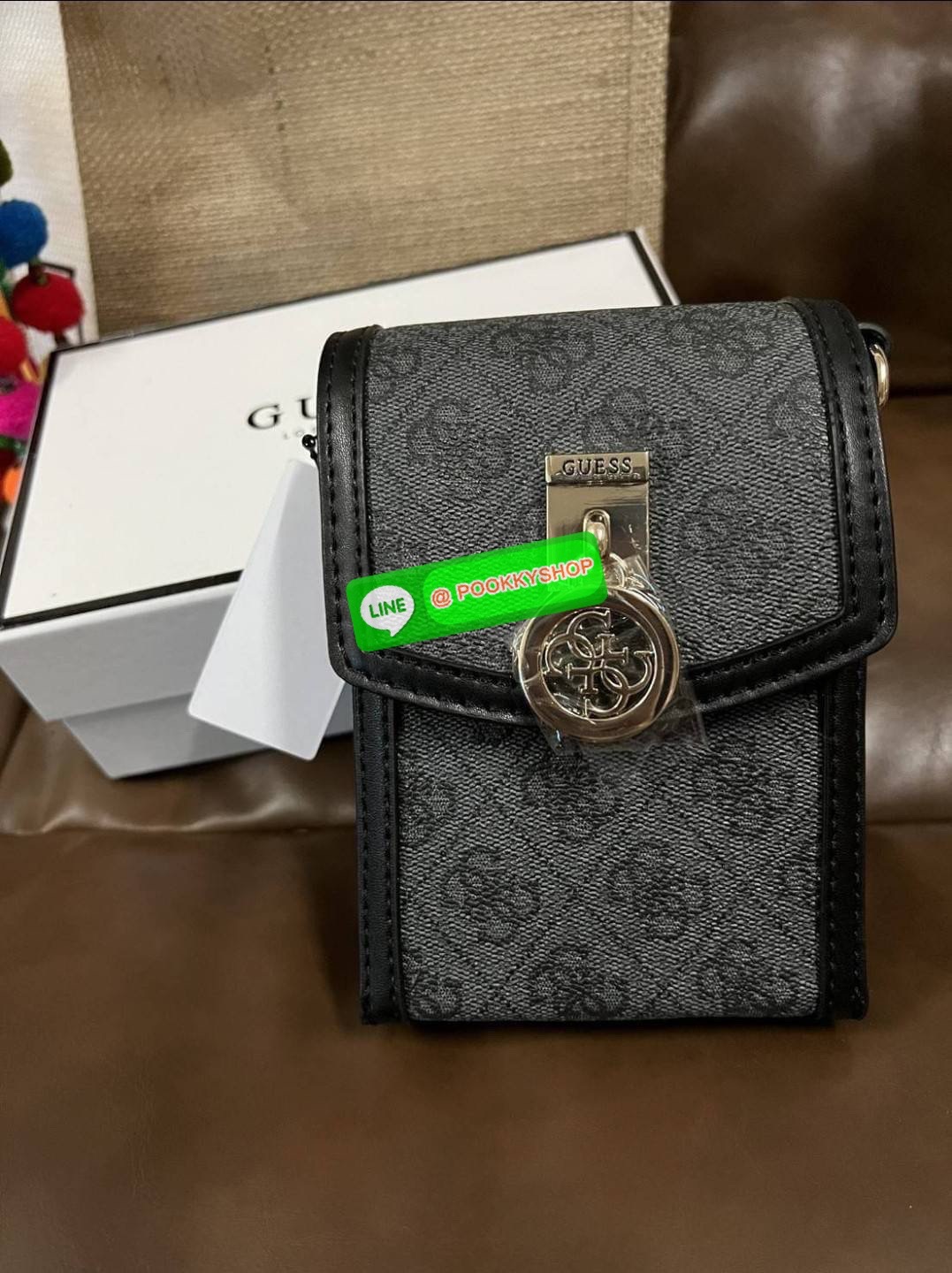 GUESS ฮอตและปังกว่านี้ไม่มีแล้ว!! กระเป๋าเอนกประสงค์ สำหรับใส่โทรศัพท์ ใส่เงิน ขนาดพกพาดีงาม!! บอกเลยว่าสวยทุกสี มาครบเซ็ทพร้อมส่งต่อเป็นของขวัญได้เลยค่า