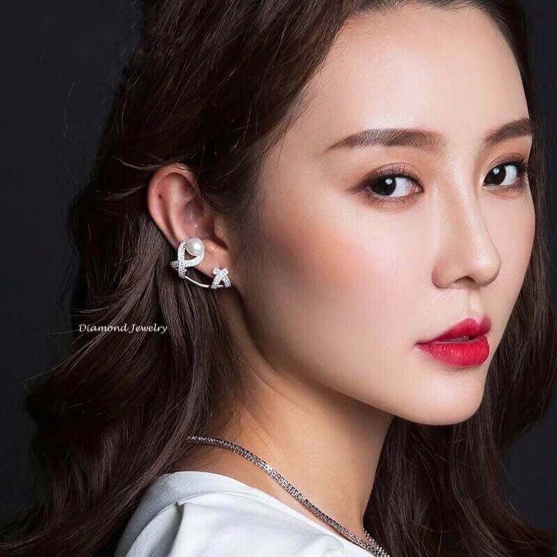 The Best of APM Earring !!! เซตต่างหู งานเพชร CZ แท้ประดับมุกค่ะ เพชรวิ้งวาววับต่างหูเพชร CZ แท้ งานสวยหรู มีคลาสมากๆค่ะ ดีไซส์สวย เท่ห์มากกกกกกกกกกกกกๆๆๆๆๆๆจ้า ใส่แล้วดูดีมั่กค่ะ งานรุ่นนี้การันตีความสวยเลยนะคะ รุ่นนี้ขอยกให้เป็น Must Have Item เลยคะ เพช