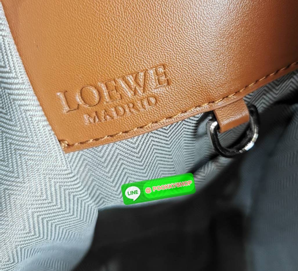 ✴️ห้ามพลาด!✴️NEW ARRIVAL! LOEWE ANAGRAM SHOULDER BAG GIFT WITH PURCHASE (GWP) กระเป๋าถือหรือสะพายพรีเมี่ยมกิ๊ฟ Limited จาก LOEWE PERFUME DUTYFREE COUNTER รุ่นหายากสุดเลอค่าวัสดุ Anagram Canvas ตัดหนังแท้ Calfskin สุดคลาสสิค ขนาดกำลังดี น้ำหน